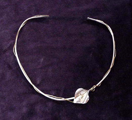 Lily collar