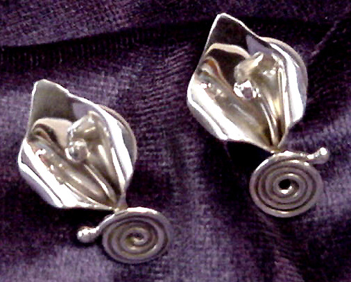 Lily Swirl Earring