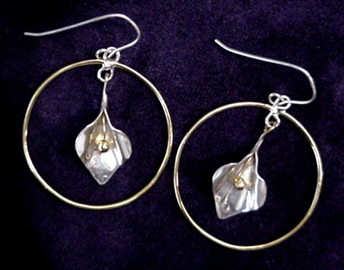 Loop Lily Earring
