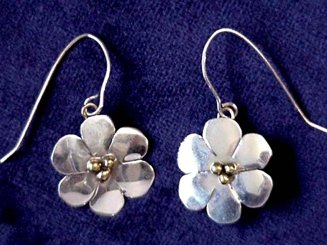 Medium Daisy Earring