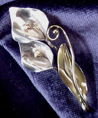 Double Lily Leaf Pin