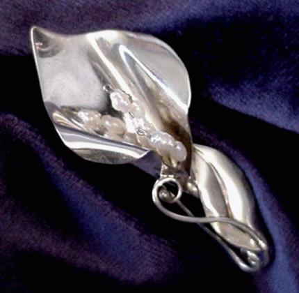 Lily Fresh Water Pearl Pin