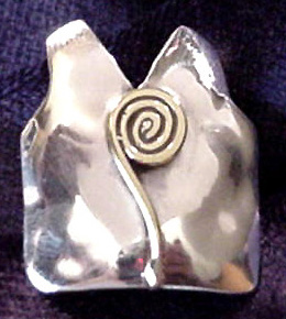 Vest Swirl Pin