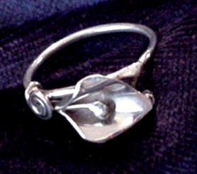 Sigle Lily ring